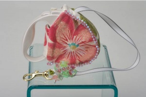 Sweet Pea Garden Retractable Leash<br />