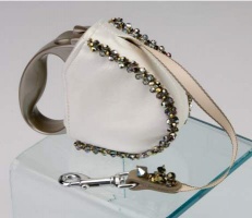 Rock<br />Flexi Petite Elegance Retractable Leash<br />The swivel snap is Solid
Cast Brass (instead of Nickel as pictured).