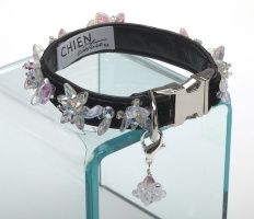 Mother-of-Pearl Collar<br />